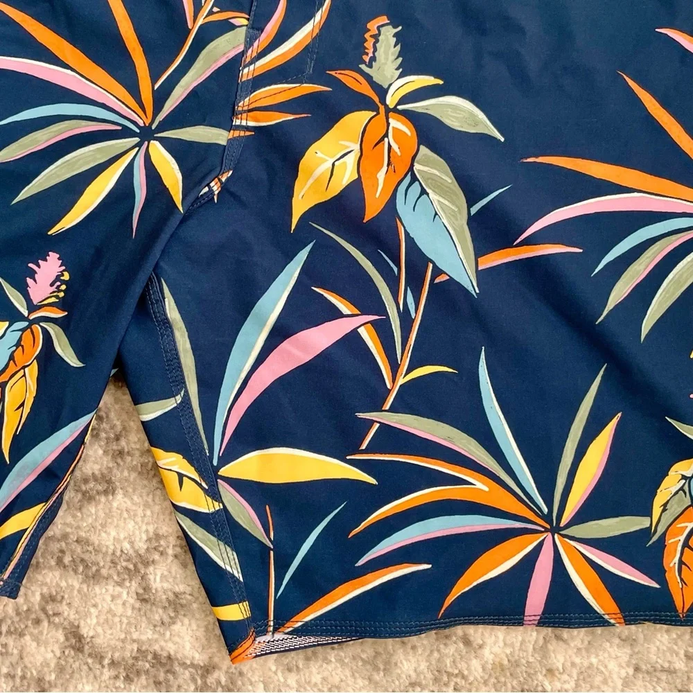 Billabong Sundays Pro Boardshorts Men’s Size 40 Navy Tropical Bird of Paradise